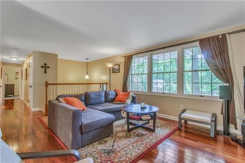 105 Cherry Tree Pl, Coraopolis, PA 15108 photo 4
