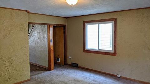 435 Longfellow St, Vandergrift, PA 15690 photo 8