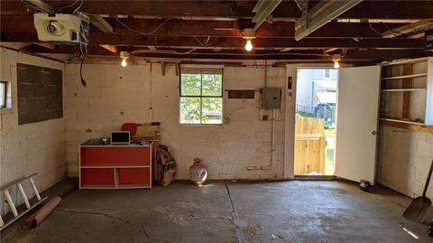 435 Longfellow St, Vandergrift, PA 15690 photo 7