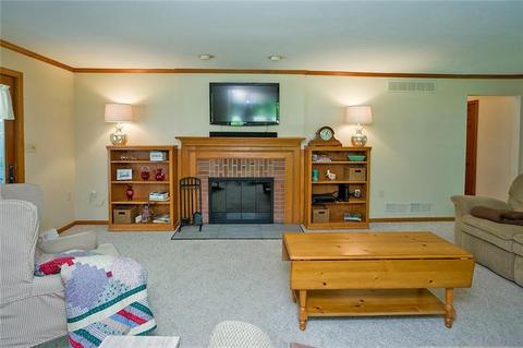 703 Cherry Dr, Level Green, PA 15085 photo 10