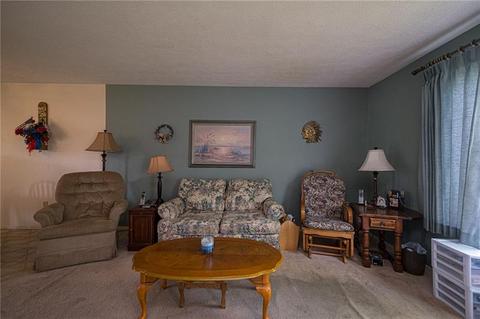 124 Pine Ln, Monaca, PA 15061 photo 4
