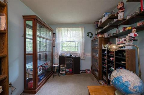 124 Pine Ln, Monaca, PA 15061 photo 9