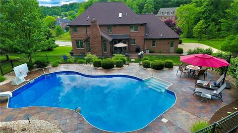 211 E Wild Cherry Dr, Mars, PA 16046 photo 2