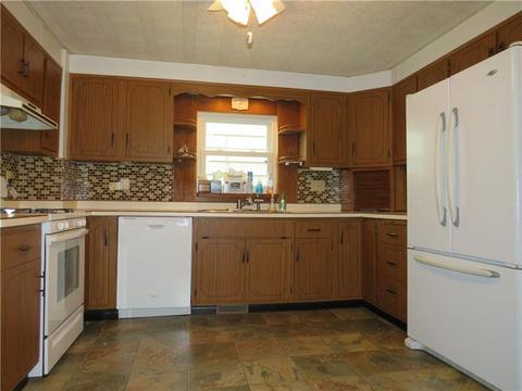 324 Harrison Ave, Vandergrift, PA 15690 photo 4