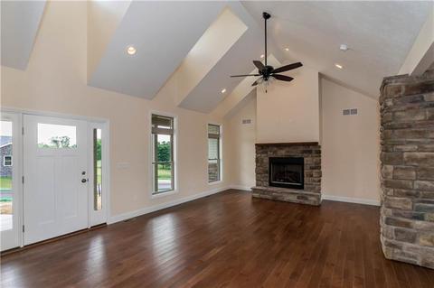 203 Ruby Dr, Uniontown, PA 15401 photo 2