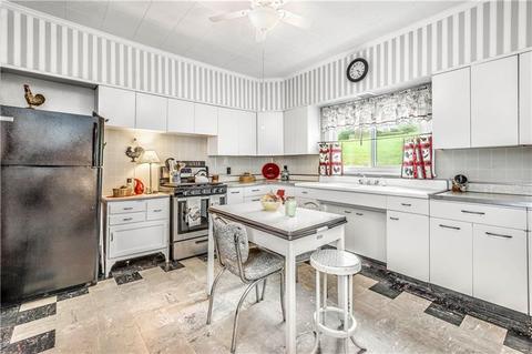 122 Chess St, New Eagle, PA 15067 photo 16