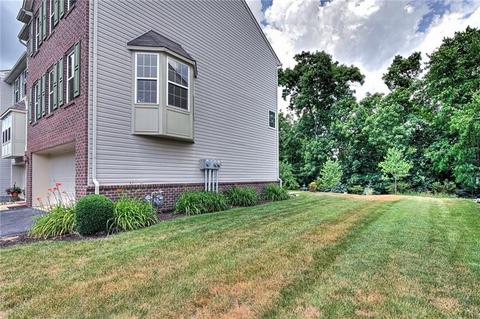 291 Broadstone Dr, Mars, PA 16046 photo 2