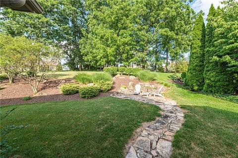 67 Raphael Dr, Irwin, PA 15642 photo 3