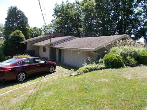 477 Conrad Dr, Mars, PA 16046 photo 2