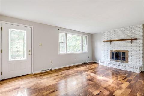 170 Crescent Dr, Irwin, PA 15642 photo 2