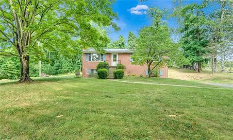 170 Crescent Dr, Irwin, PA 15642 photo 1
