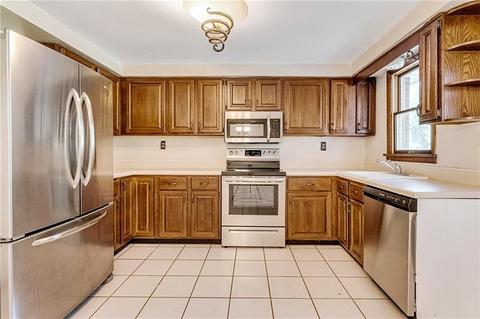 170 Crescent Dr, Irwin, PA 15642 photo 5