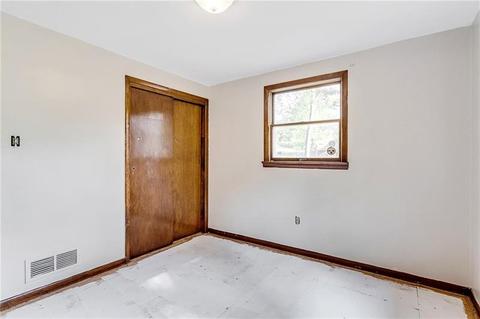 170 Crescent Dr, Irwin, PA 15642 photo 9