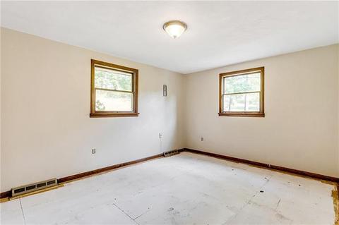 170 Crescent Dr, Irwin, PA 15642 photo 10