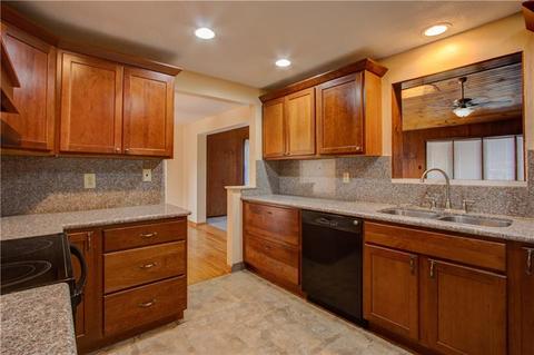 140 Cherrytree Rd, Scott Twp - Sal, PA 15106 photo 5