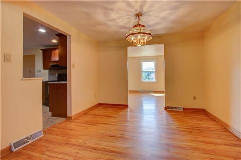 140 Cherrytree Rd, Scott Twp - Sal, PA 15106 photo 6