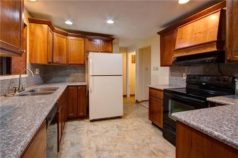 140 Cherrytree Rd, Scott Twp - Sal, PA 15106 photo 4