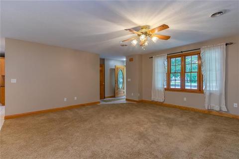 156 W Mowry Rd, Monaca, PA 15061 photo 4
