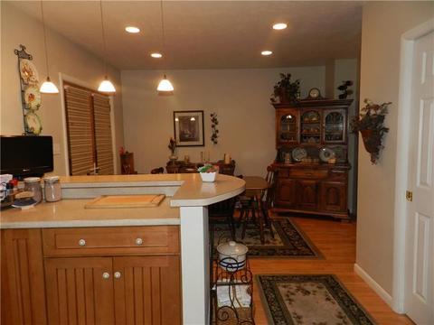 541 Walnut St, Vandergrift, PA 15690 photo 5