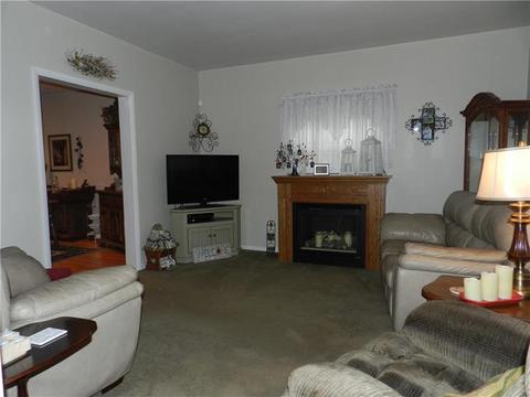 541 Walnut St, Vandergrift, PA 15690 photo 3