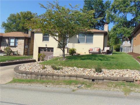 1109 8th St, Irwin, PA 15642 photo 2