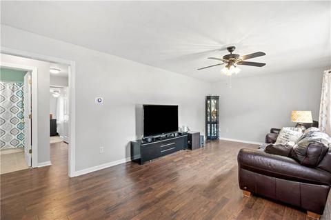 1805 Devonshire Rd, Coraopolis, PA 15108 photo 4