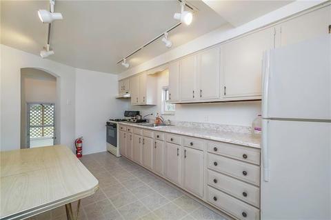 11 Yoder St, Pittsburgh, PA 15207 photo 3