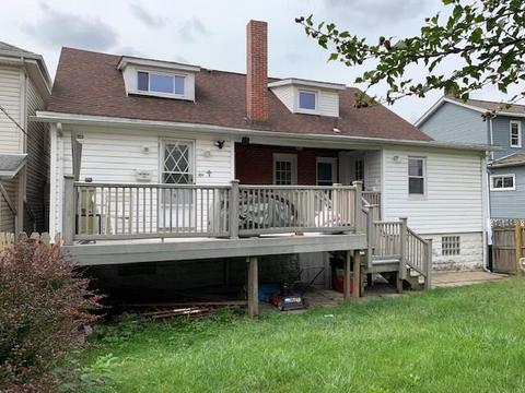 627 Maple St, Irwin, PA 15642 photo 4