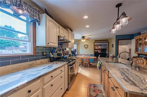 110 Rizzi Dr, Irwin, PA 15642 photo 5