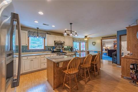 110 Rizzi Dr, Irwin, PA 15642 photo 4