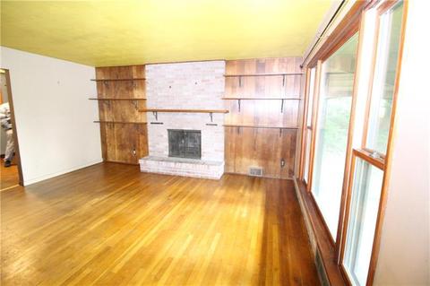 65 Munntown Rd, Eighty Four, PA 15330 photo 2
