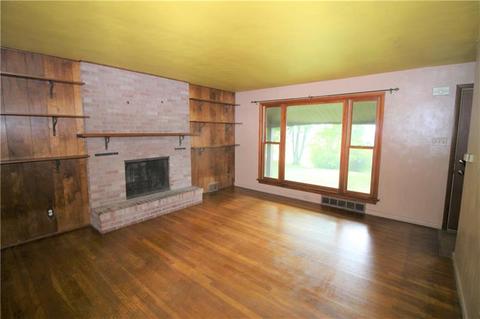 65 Munntown Rd, Eighty Four, PA 15330 photo 3