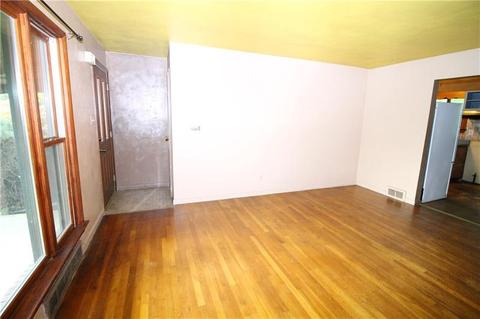 65 Munntown Rd, Eighty Four, PA 15330 photo 4