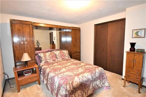 208 Junior High Dr, Irwin, PA 15642 photo 8