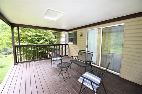 208 Junior High Dr, Irwin, PA 15642 photo 17