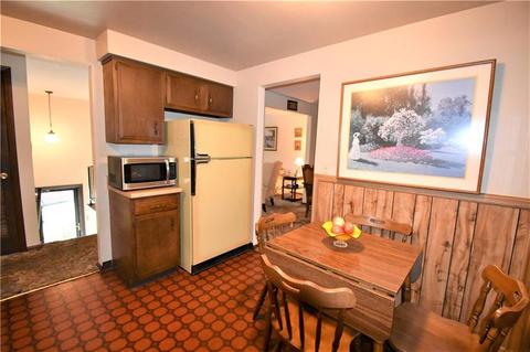 208 Junior High Dr, Irwin, PA 15642 photo 3