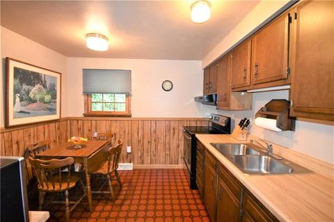 208 Junior High Dr, Irwin, PA 15642 photo 4