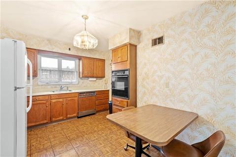 131 Techview Ter, Pittsburgh, PA 15213 photo 9