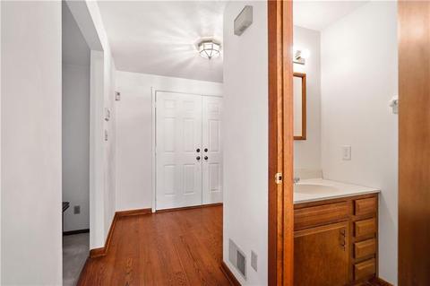 45 Barri Dr, Irwin, PA 15642 photo 2