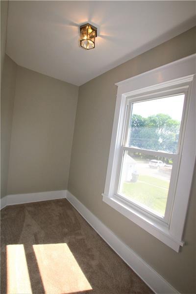 215 E Spring St, Zelienople, PA 16063 photo 17