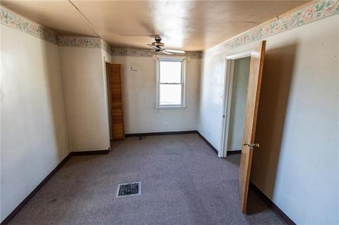 138 Sumner Ave, Vandergrift, PA 15690 photo 8