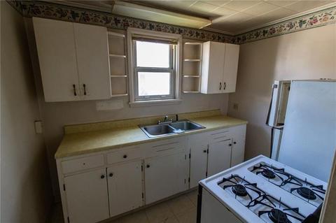 138 Sumner Ave, Vandergrift, PA 15690 photo 2