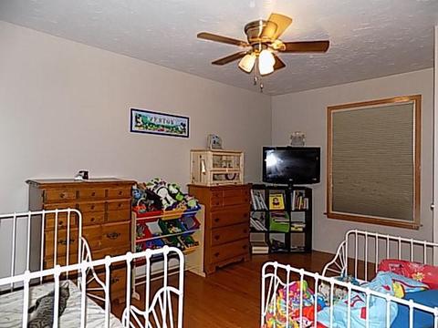 433 Longfellow St, Vandergrift, PA 15690 photo 7