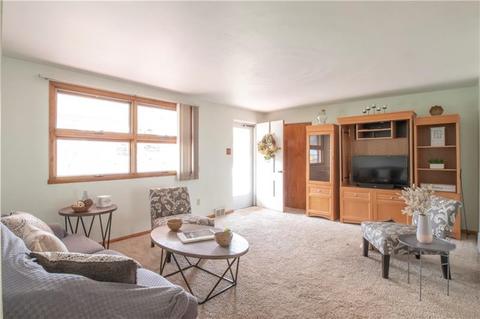 24 S Rolling Hills Ave, Irwin, PA 15642 photo 6