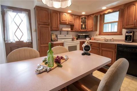 24 S Rolling Hills Ave, Irwin, PA 15642 photo 9
