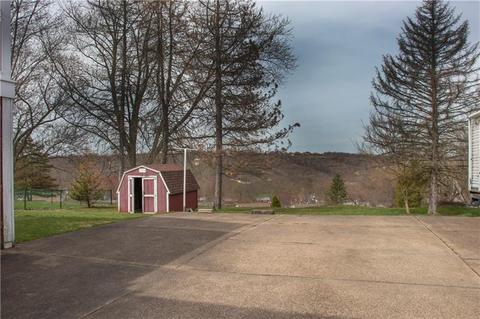 24 S Rolling Hills Ave, Irwin, PA 15642 photo 4