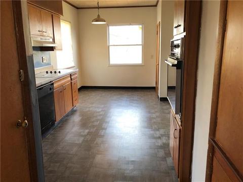 549 Mitchell Ave, Clairton, PA 15025 photo 3