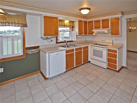32 Aspen, Irwin, PA 15642 photo 2
