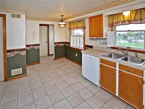 32 Aspen, Irwin, PA 15642 photo 5
