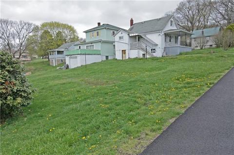 1113 State St, Vandergrift, PA 15690 photo 2